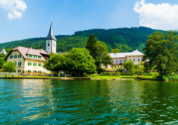     Ossiach - a small town on the lake 